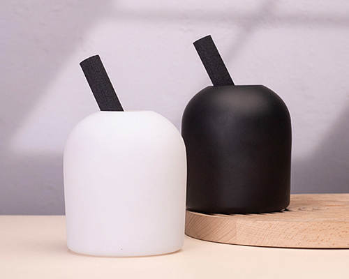 Black and White Aroma Diffuser Glass Bottles